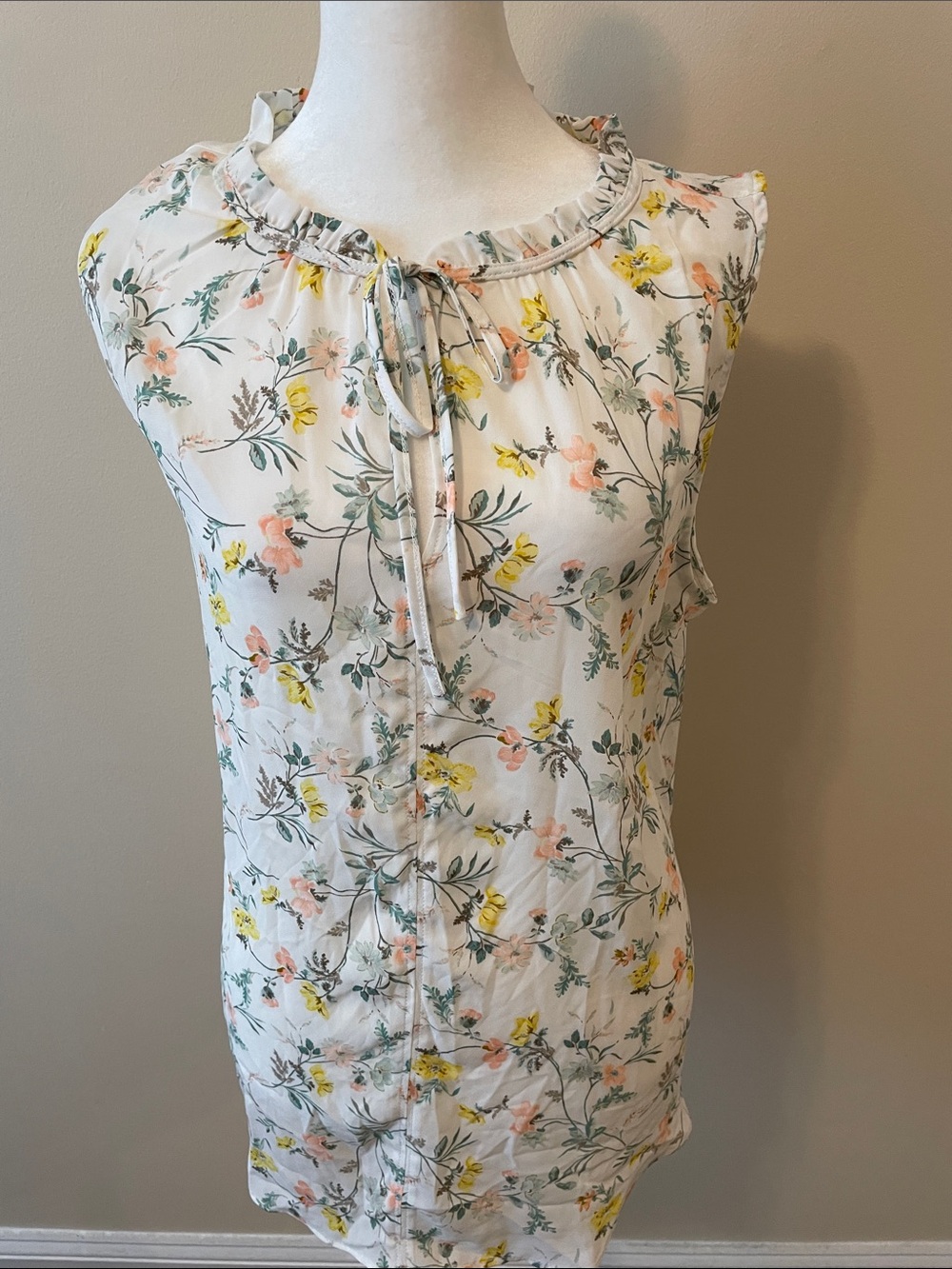 LOFT White Floral Ruffle-Neck Sleeveless Top with Yellow & Pink Flower length28”